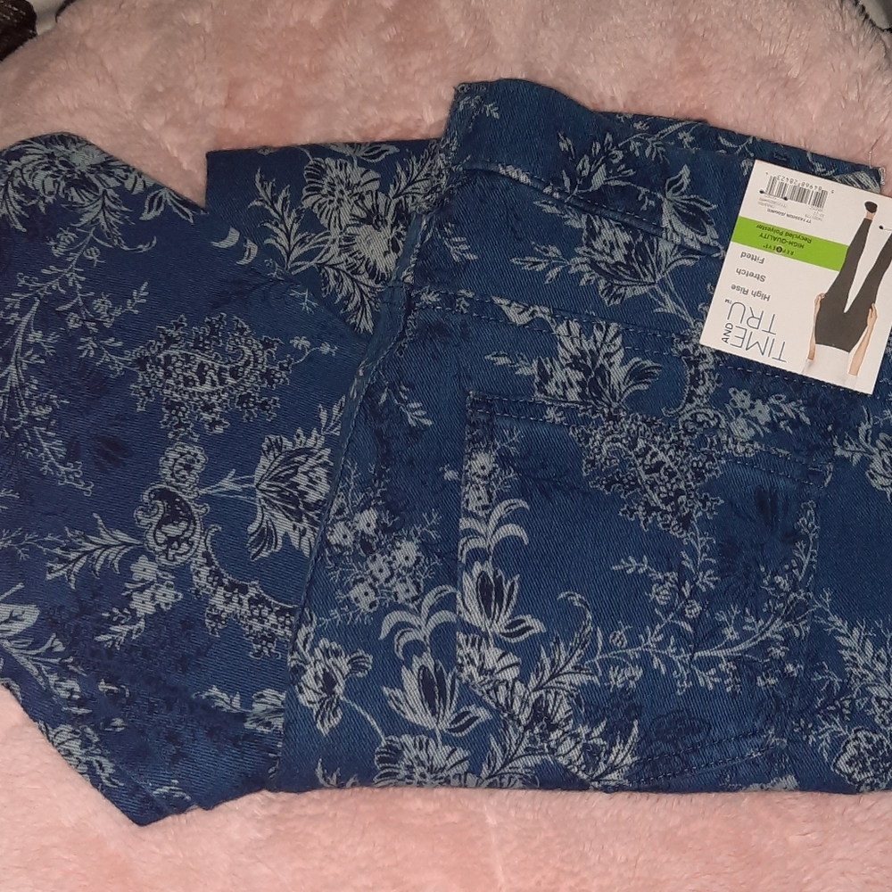 Women’s Time and Tru Denim Jeggings - NWT - Picture 5 of 7